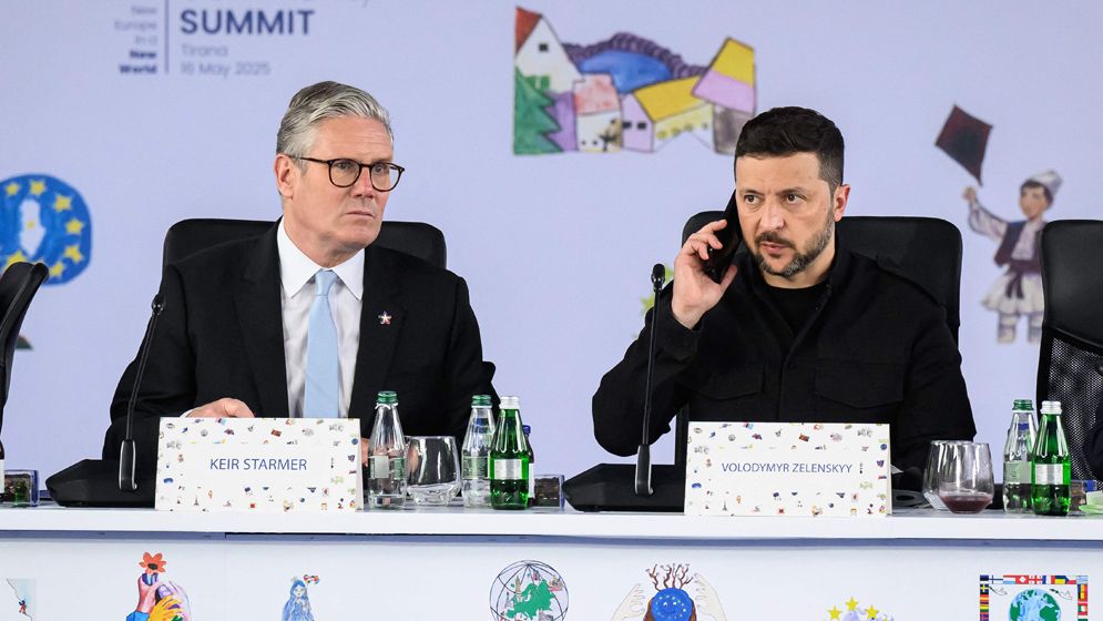 রাশিয়ার বিরুদ্ধে নতুন নিষেধাজ্ঞা চান জেলেনস্কি