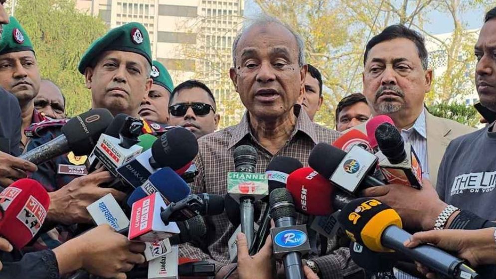 অবৈধ ভারতীয়দের নিয়ম মেনে ফেরত পাঠানো হবে: স্বরাষ্ট্র উপদেষ্টা