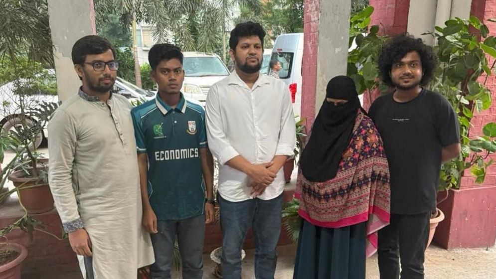 উপদেষ্টার মাথায় বোতল ছুড়ে মারা সেই শিক্ষার্থীকে নিয়ে যা জানাল ডিএমপি