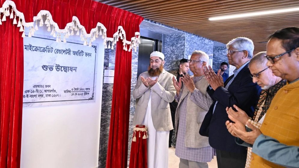 মাইক্রোক্রেডিট ব্যাংকের জন্য আলাদা আইন করতে হবে: প্রধান উপদেষ্টা