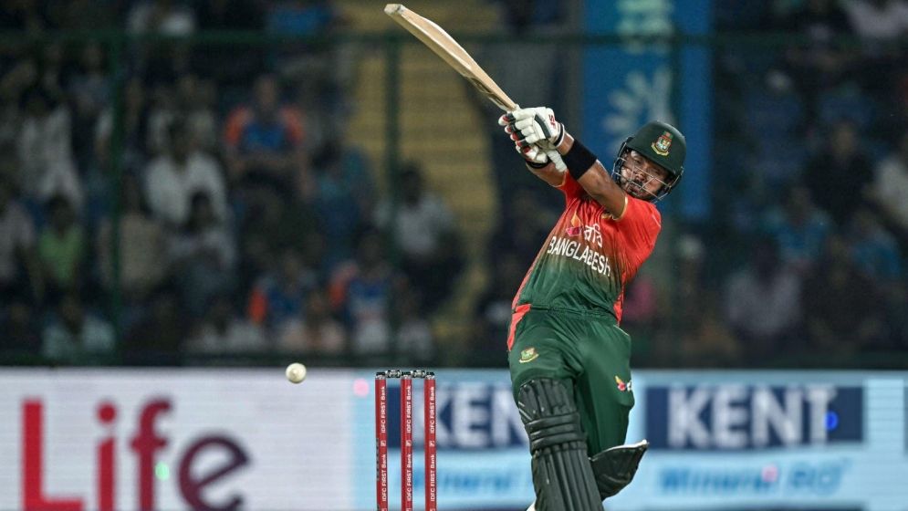 ইমনের সেঞ্চুরিতে চ্যালেঞ্জিং পুঁজি বাংলাদেশের