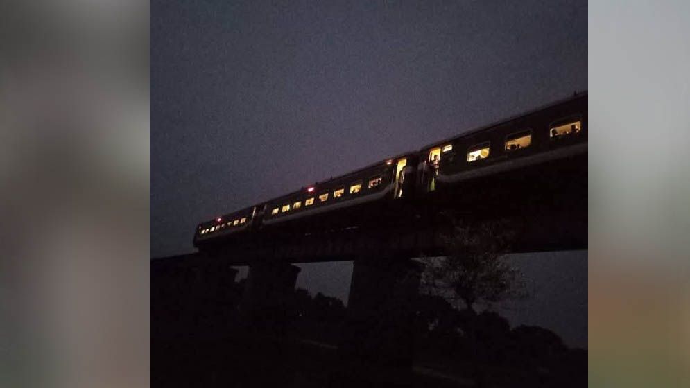 নেত্রকোনায় ৫ ঘণ্টা পর ট্রেন চলাচল স্বাভাবিক