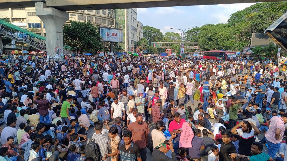 সাম্যর হত্যা তদন্তে গাফিলতির প্রতিবাদে ছাত্রদলের শাহবাগ অবরোধ