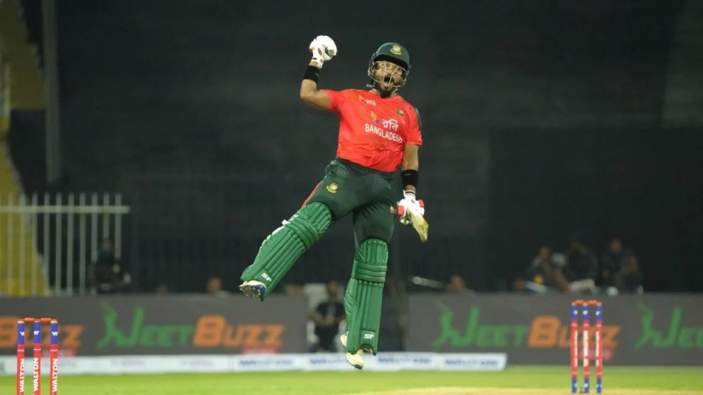 ইমনের সেঞ্চুরির পর বাংলাদেশকে জেতালেন পেসাররা