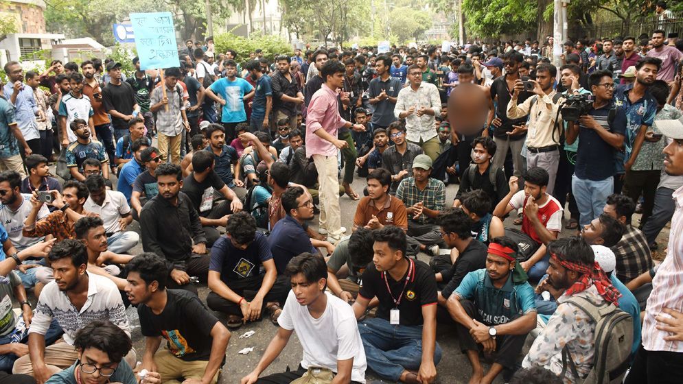 শিক্ষার্থীদের আন্দোলনে অস্থিরতা থামছে না