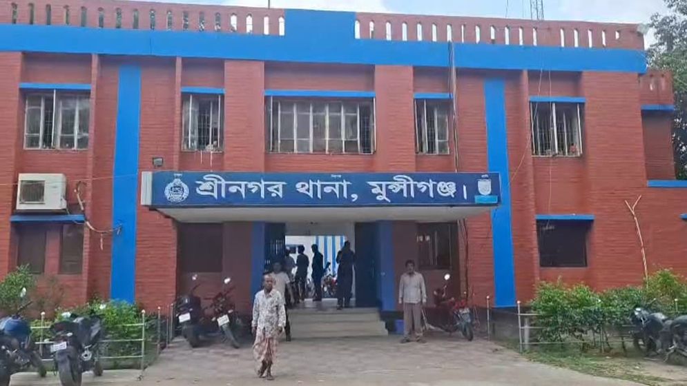 এক্সপ্রেসওয়েতে মাছসহ পিকআপ নিয়ে গেছে ডাকাতরা