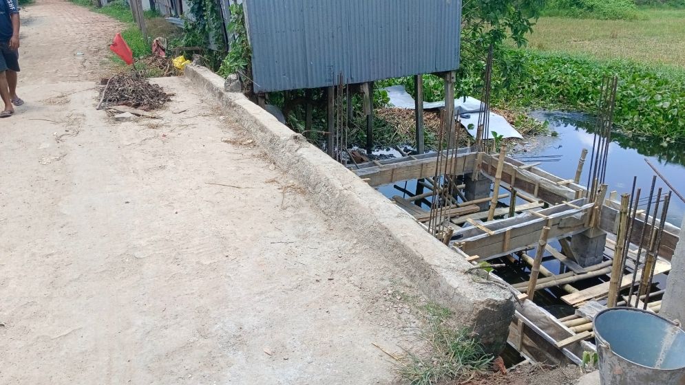 বিএনপি নেতার বিরুদ্ধে খাল দখল করে ভবন নির্মাণের অভিযোগ