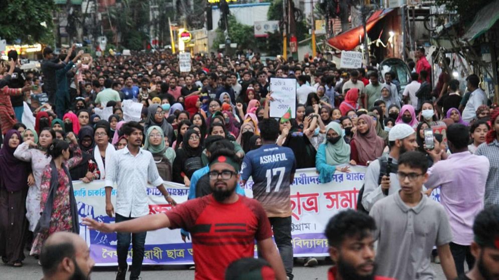 রাজধানী এখন দাবির শহর