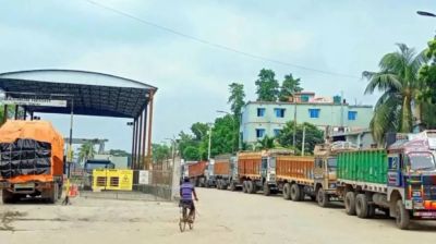 প্রায় ১০০ পণ্যবাহী ট্রাক বেনাপোল বন্দরে আটকা