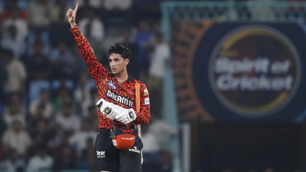 অভিষেকের তাণ্ডবে প্লে-অফের আশা শেষ লক্ষ্ণৌর