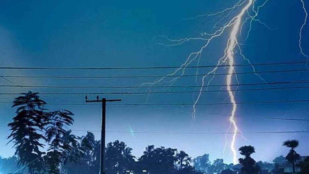 চাঁপাইনবাবগঞ্জে বজ্রপাতে ৩ জনের মৃত্যু