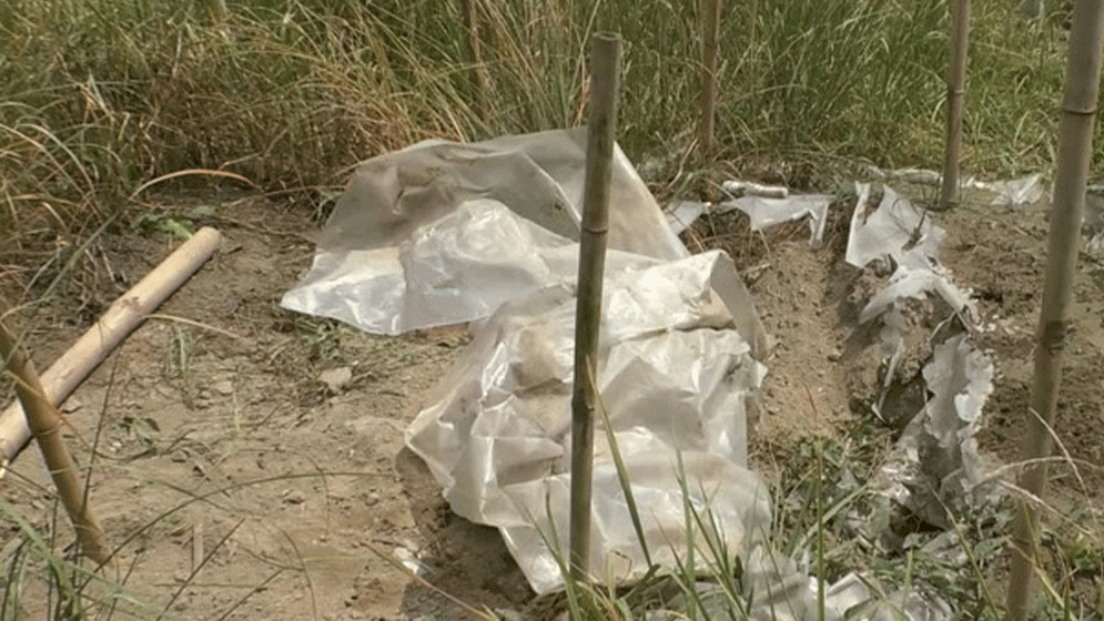 মানিকগঞ্জে কবর খুঁড়ে ৫ কঙ্কাল চুরি