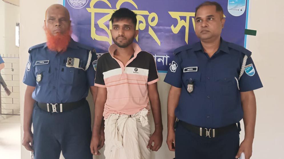 গাজীপুরে নেশার টাকা না পেয়ে বসতঘরে আগুন