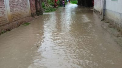 সড়ক খুঁড়ে ঠিকাদার লাপাত্তা