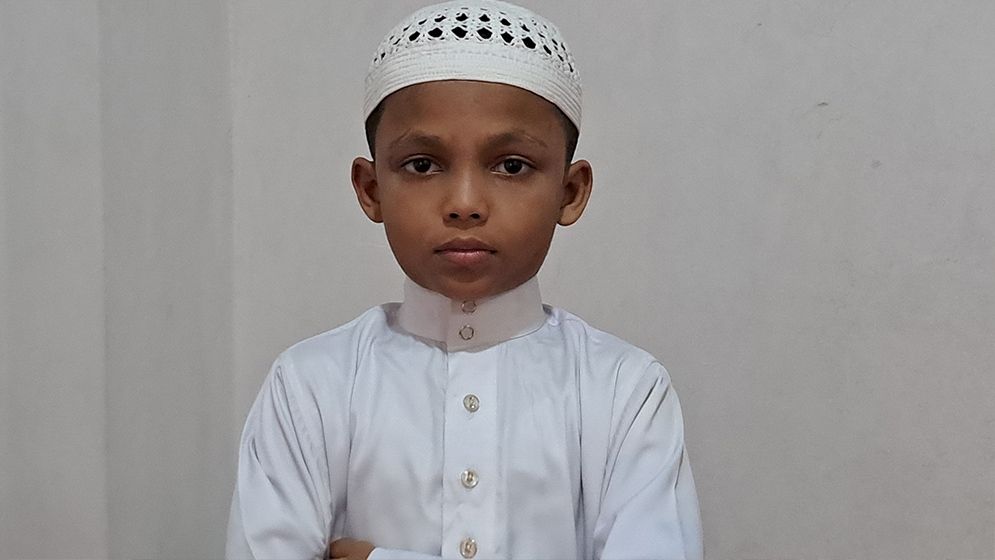 ১৩ মাসে হাফেজ হলেন ৮ বছরের শিশু