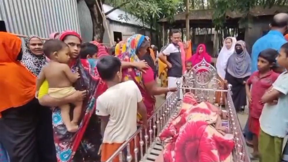 নাতিকে বস্তাবন্দি করে খামারি দাদাকে হত্যা