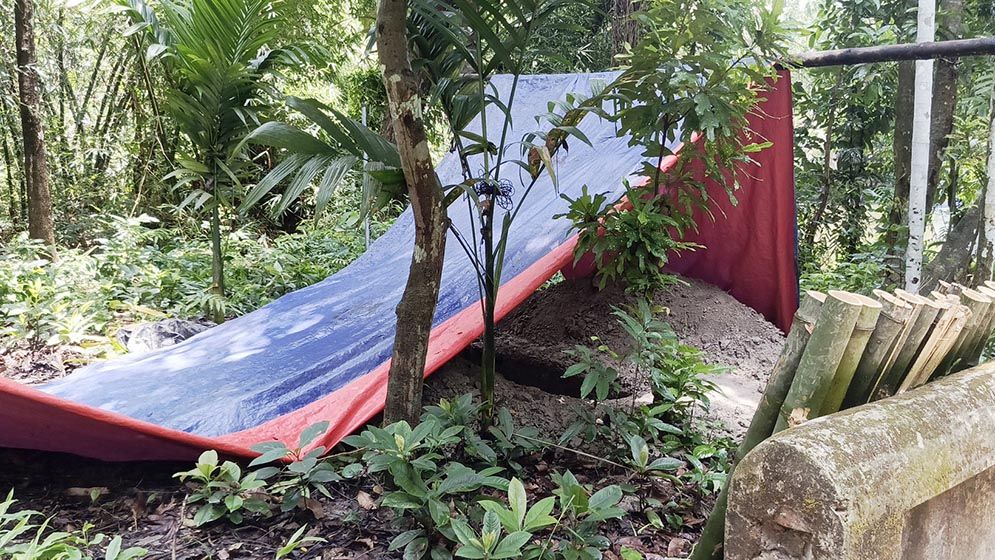 পাওনা টাকার জন্য লাশ দাফনে বাধা