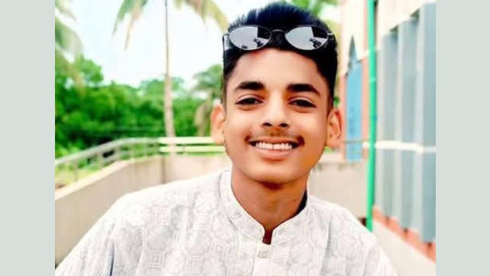 বজ্রপাতে মায়ের সামনেই মারা গেল ছেলে