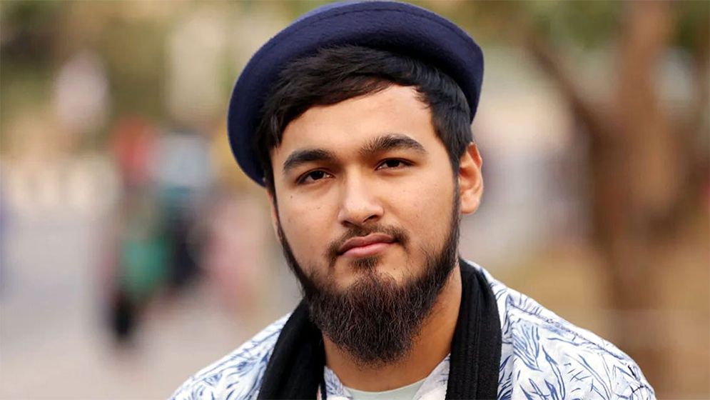 কণ্ঠশিল্পী নোবেলকে নিয়ে যত বিতর্ক