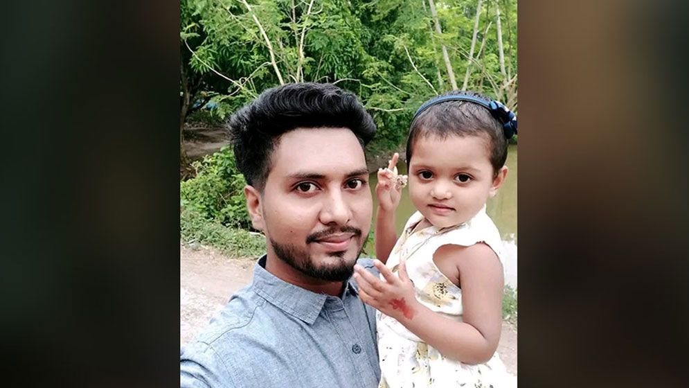 সড়ক দুর্ঘটনায় পা হারা মেয়ে জানে না বাবার মৃত্যুর খবর