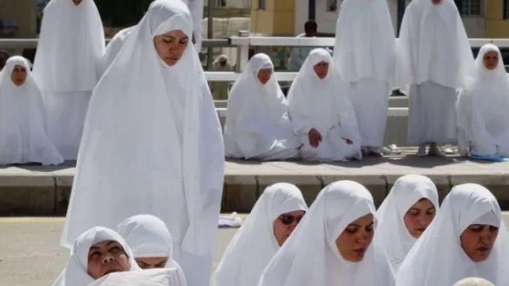 ইহরাম অবস্থায় অলঙ্কার-চুড়ি পরা জায়েজ?