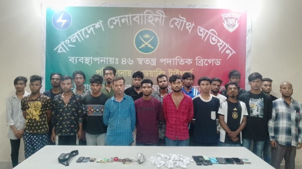 কিশোর গ্যাংয়ের বিরুদ্ধে বিশেষ অভিযানে সেনাবাহিনী