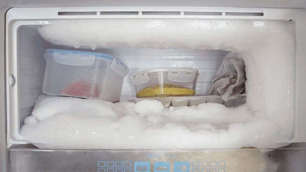 ফ্রিজে অতিরিক্ত বরফ জমলে যা করবেন