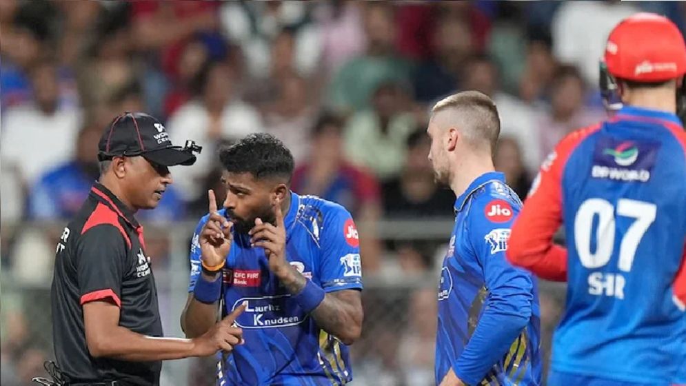 নিয়মই জানতেন না হার্দিক, শাস্তি পেল মুম্বাই