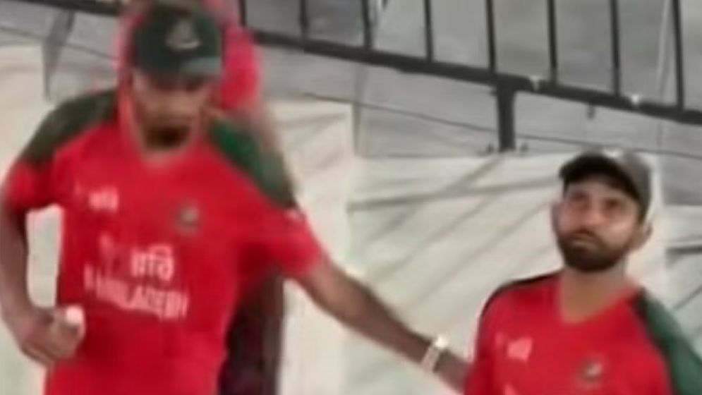 গালিগালাজ শুনে জবাব দিতে চাইলেন শামীম, বাধা দিলেন সাকিব