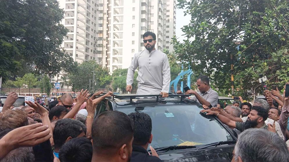 নেতাকর্মীদের সঙ্গে আন্দোলনে যোগ দিলেন ইশরাক