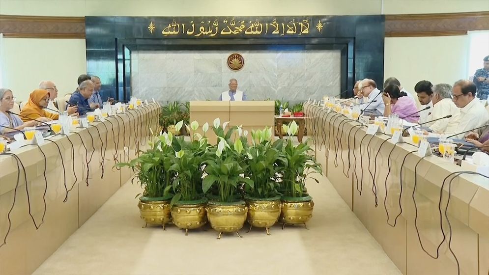 রাজপথের উত্তাপ যমুনায়