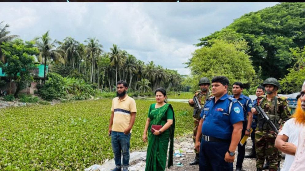 ডাকাতিয়া নদীর বাঁধ অপসারণ করল প্রশাসন