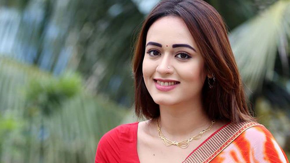 বিতর্ক পাশে রেখে ঈদের নাটকে ব্যস্ত অহনা