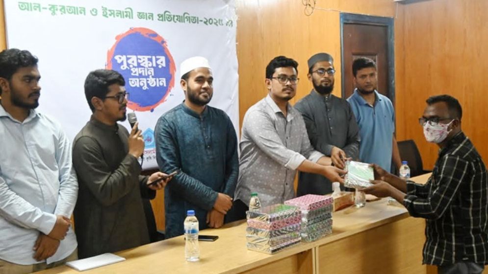 শিবিরের কুরআন প্রতিযোগিতায় পুরস্কার পেলেন খ্রিস্টান শিক্ষার্থী