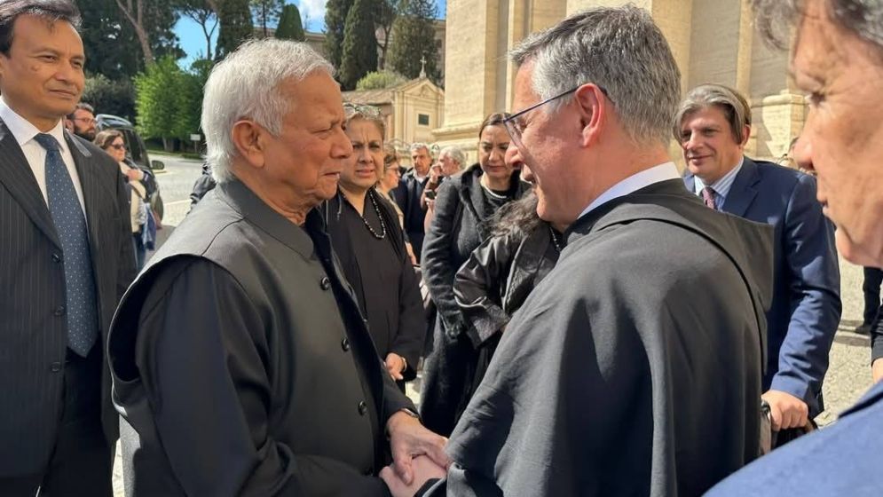 প্রধান উপদেষ্টার কালো কুর্তার রহস্য জানালেন প্রেস সচিব