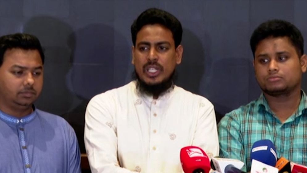 দেশের রাজনীতিতে ১/১১-এর আভাস লক্ষ্য করছি: আখতার