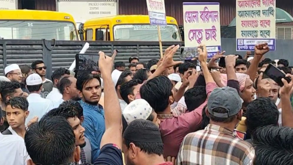 ভোলায় আবাসিক গ্যাসসহ ৬ দাবিতে ইন্ট্রাকোতে তালা-ঘেরাও