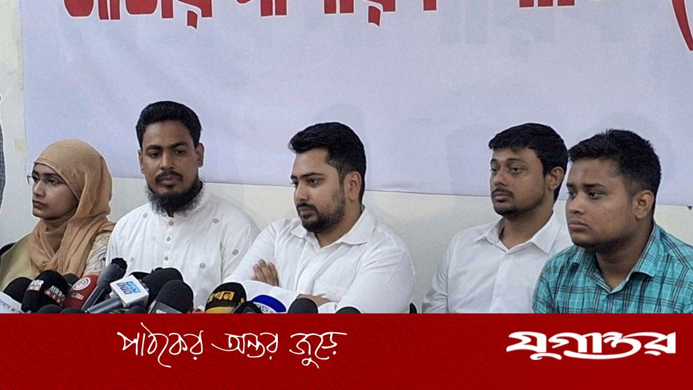 Оны екі әтеш ұрып-соғып, айқайлап жатыр.