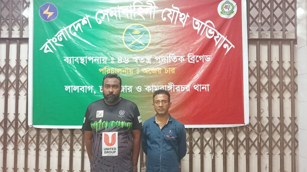 হাজারীবাগে মেলার নামে রাস্তা দখল ও চাঁদাবাজি, আটক ২