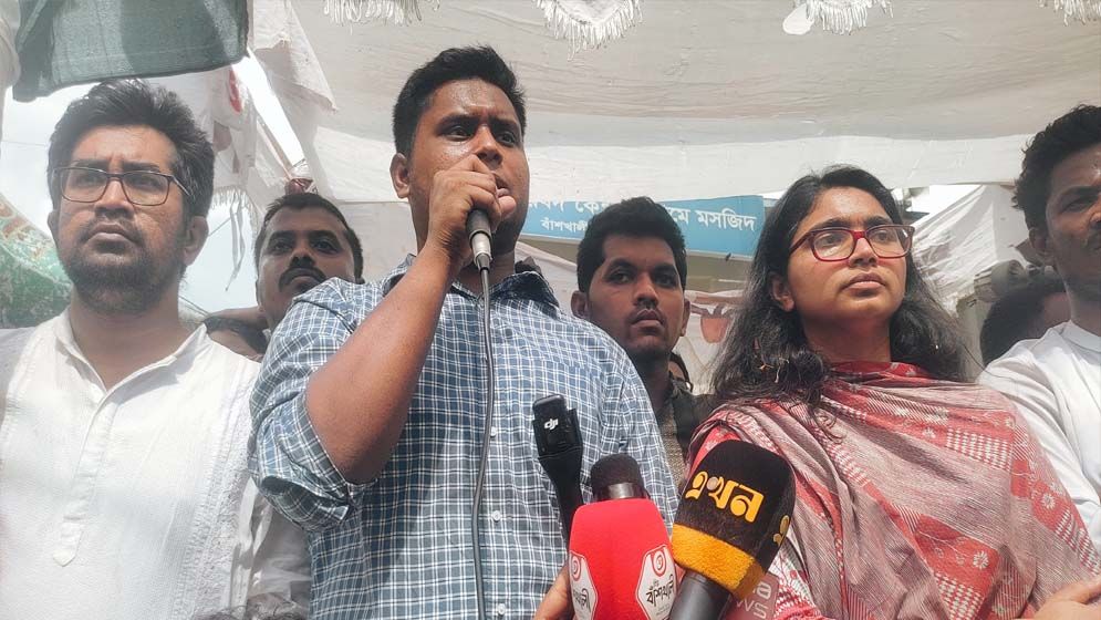 সচিবালয়ের একটা পক্ষ ষড়যন্ত্র করছে, দাবি হাসনাতের