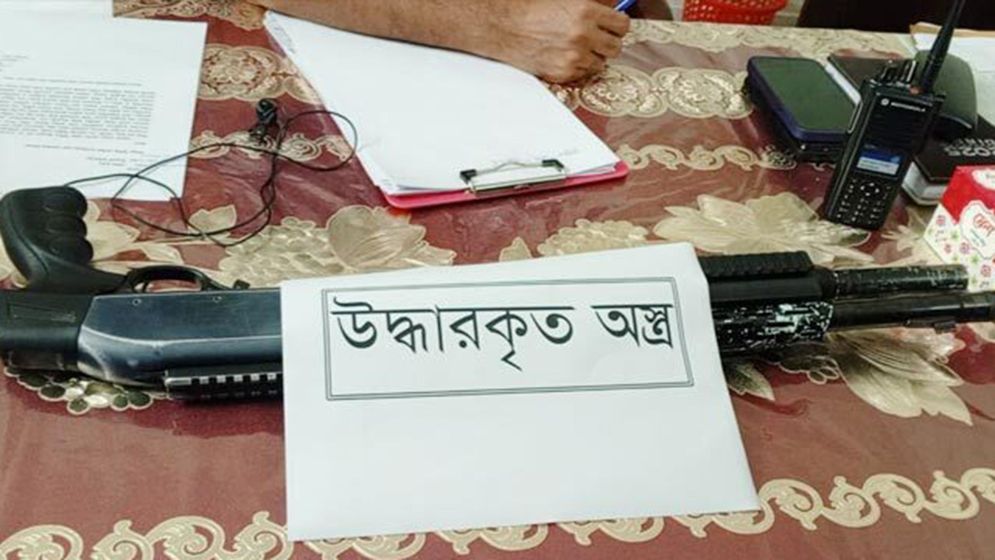 সদরপুর থানা থেকে লুট হওয়া শটগান ১০ মাস পর উদ্ধার