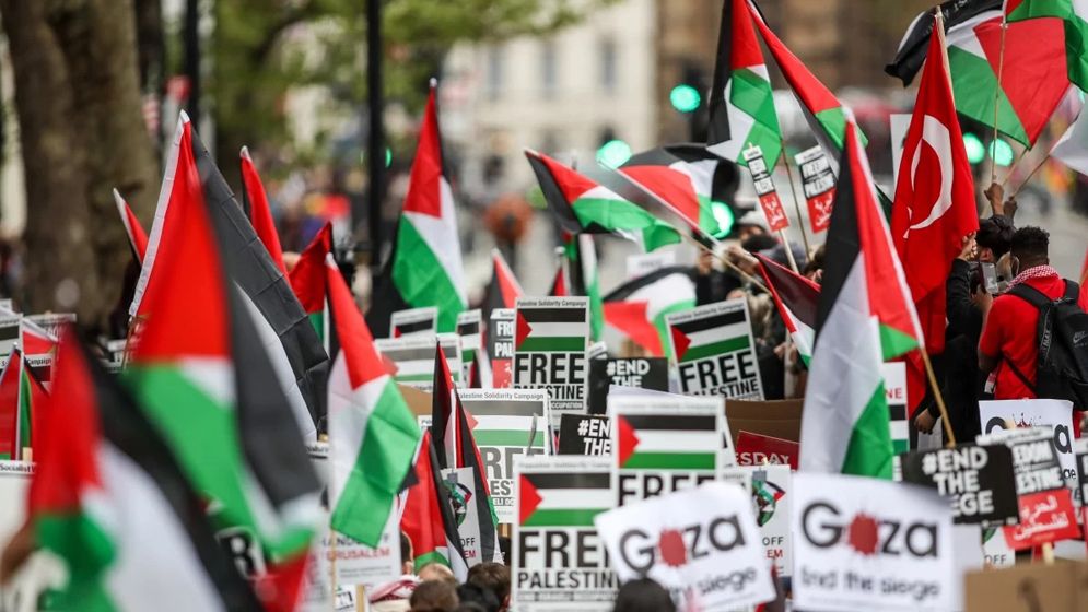 পশ্চিমকে অবশ্যই ইসরাইলের প্রতি সমর্থন বন্ধ করতে হবে