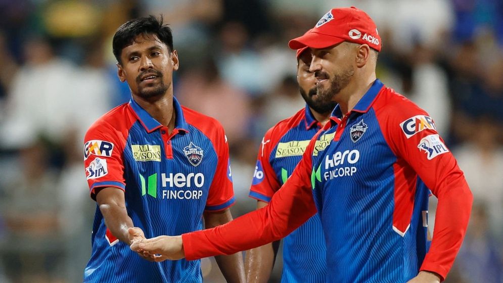 Toy libosida qora tanli ayol porno