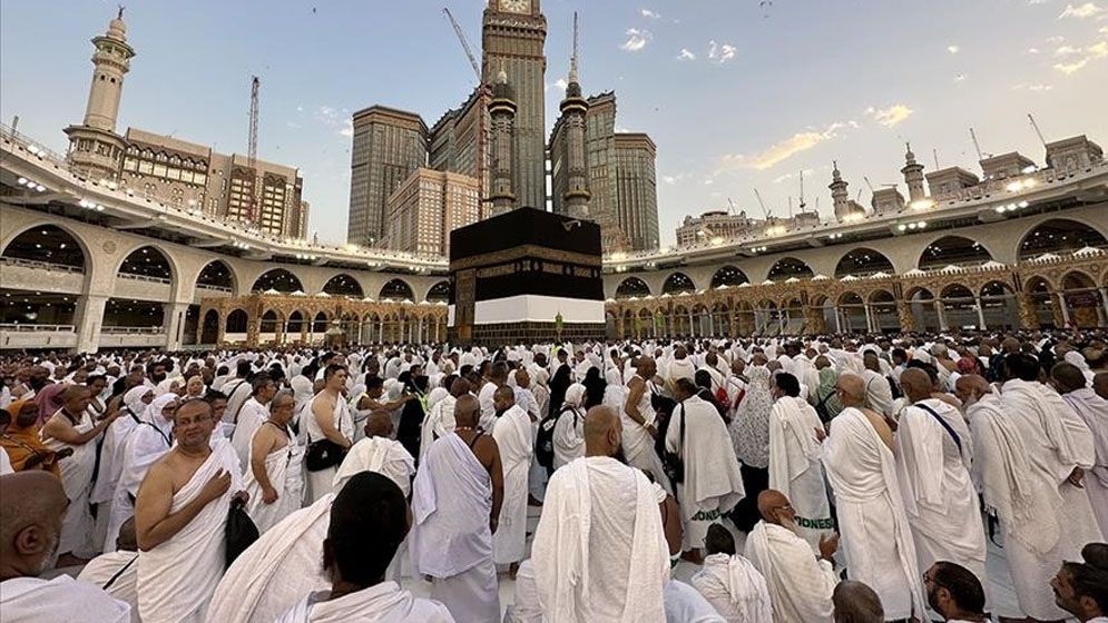 Qora odam eshakda qora tanli qoramagizni sikdi Banyoda shantaj pornosini onlayn tomosha qiling