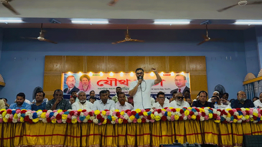 প্রকাশ্যে গুলি করে হত্যা মেনে নেওয়া যায় না: আমিনুল হক