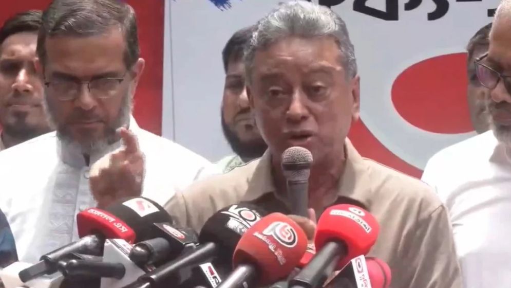 সুষ্ঠু নির্বাচন যত দেরি হবে দেশে ততই সংকট বাড়বে: আমির খসরু