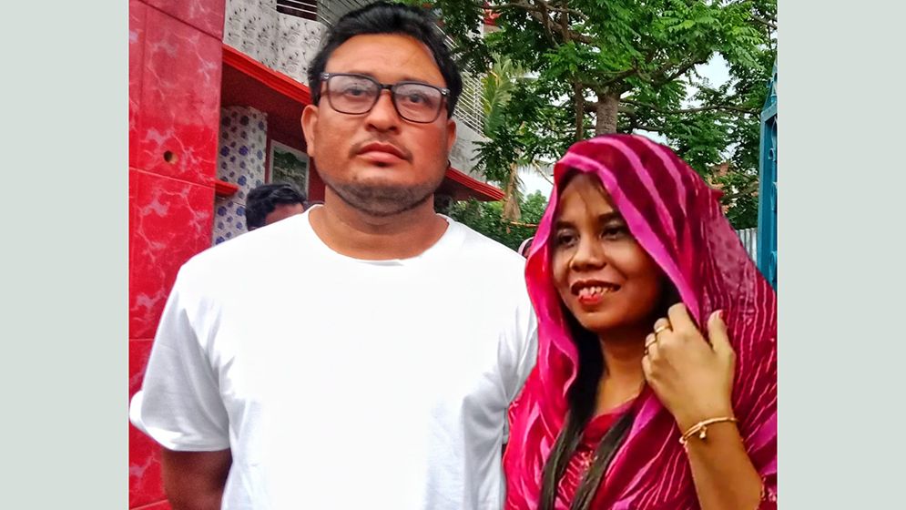 ভালোবাসার টানে ইন্দোনেশিয়ার তরুণী আলমডাঙ্গায়