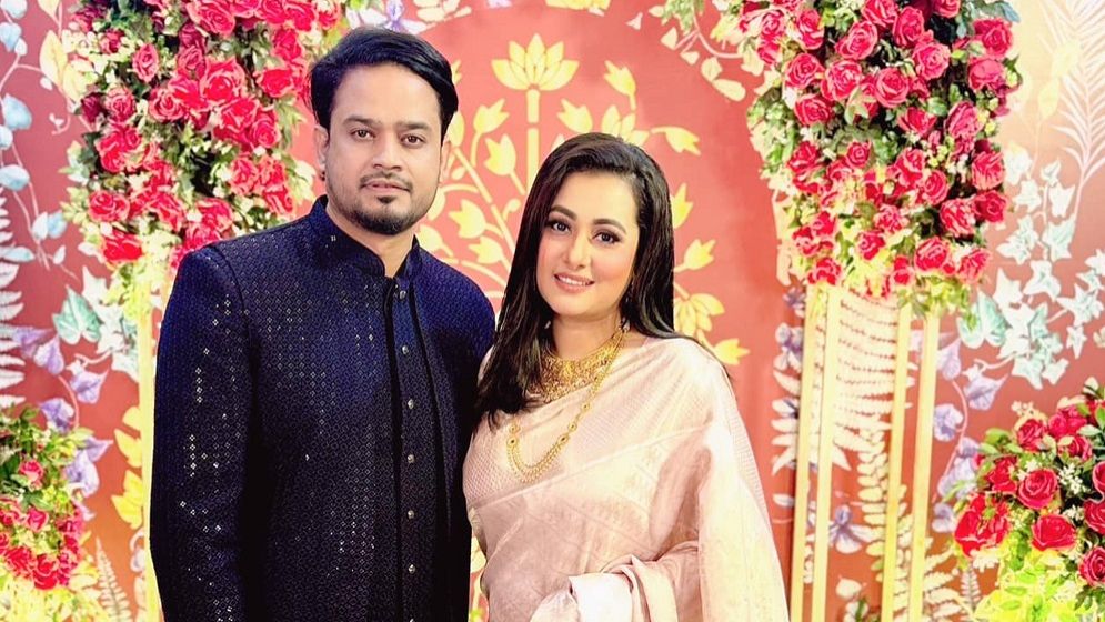 বিবাহবার্ষিকীতে আবেগঘন পোস্ট পূর্ণিমার স্বামীর