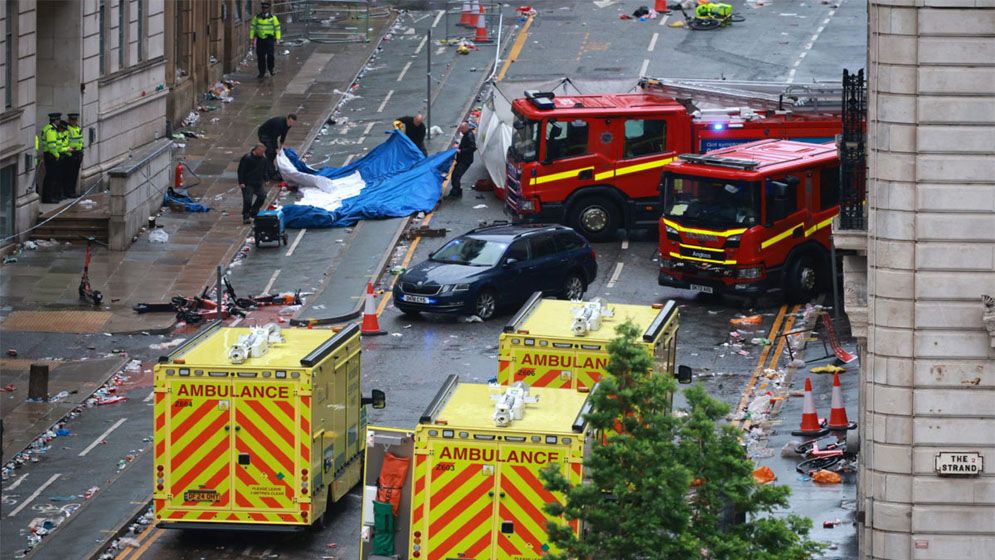 লিভারপুল সমর্থকদের বিজয় মিছিলে উঠে গেল গাড়ি, আহত ২৭