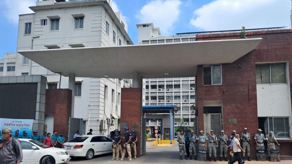 সচিবালয়ে অসন্তোষ ও অস্থিরতা